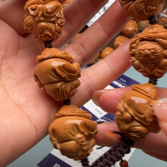 修***缘桃核吊坠橄榄雕工艺品