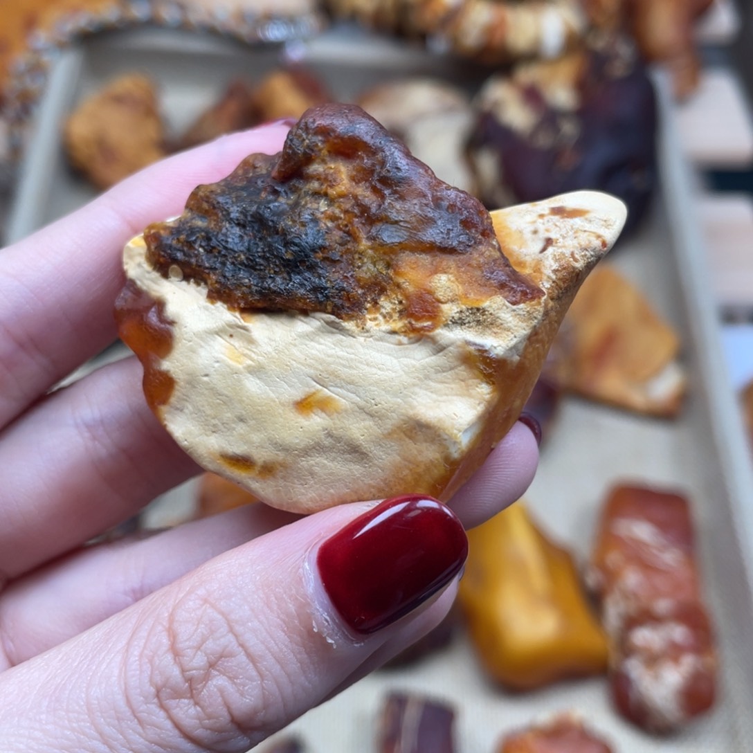 琥珀未镶嵌珠宝奇石