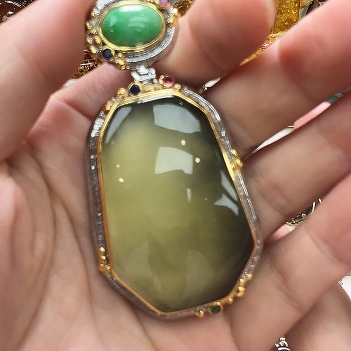 未镶嵌琥珀珠宝奇石