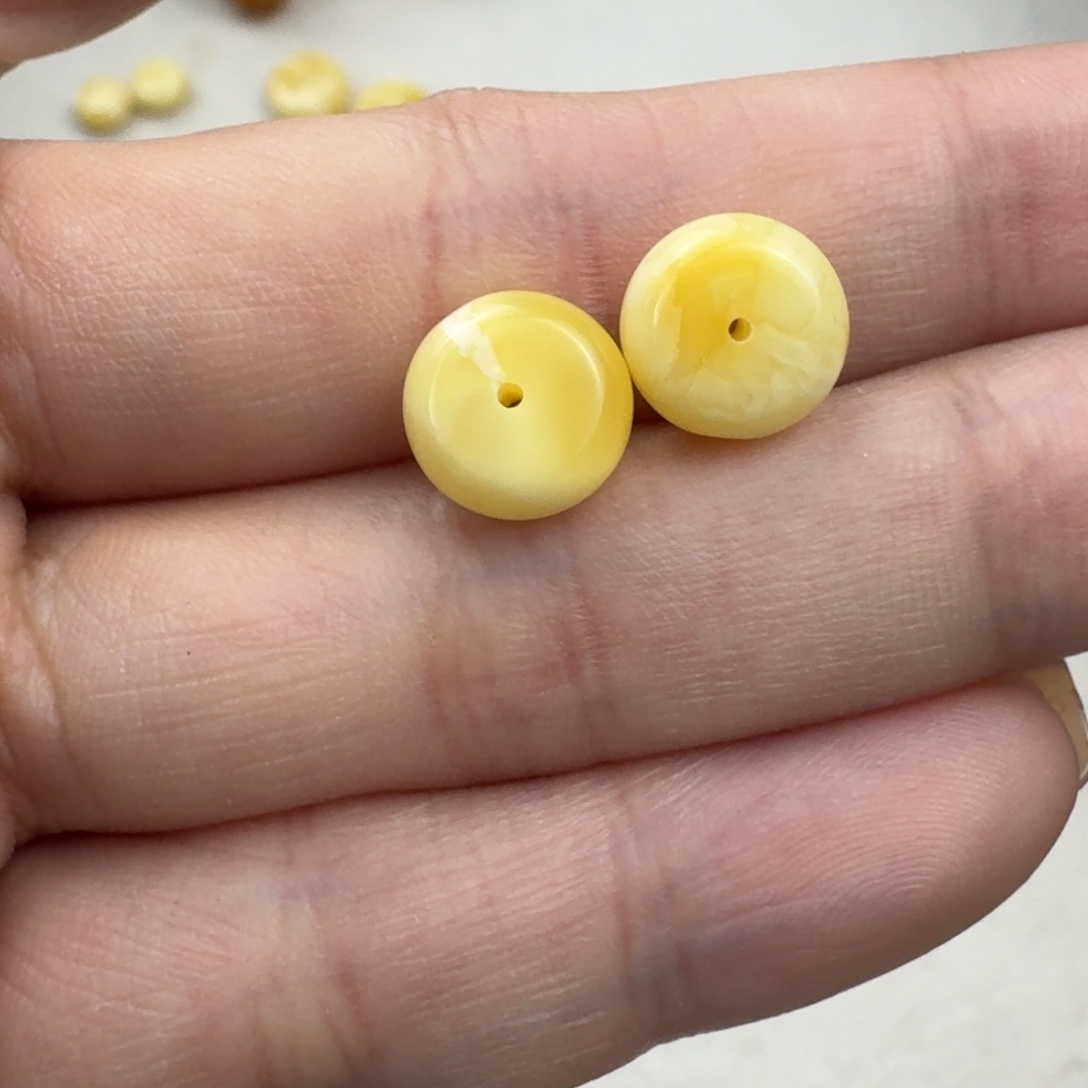 蜜蜡未镶嵌珠宝奇石全品一对 9.6×4.8mm