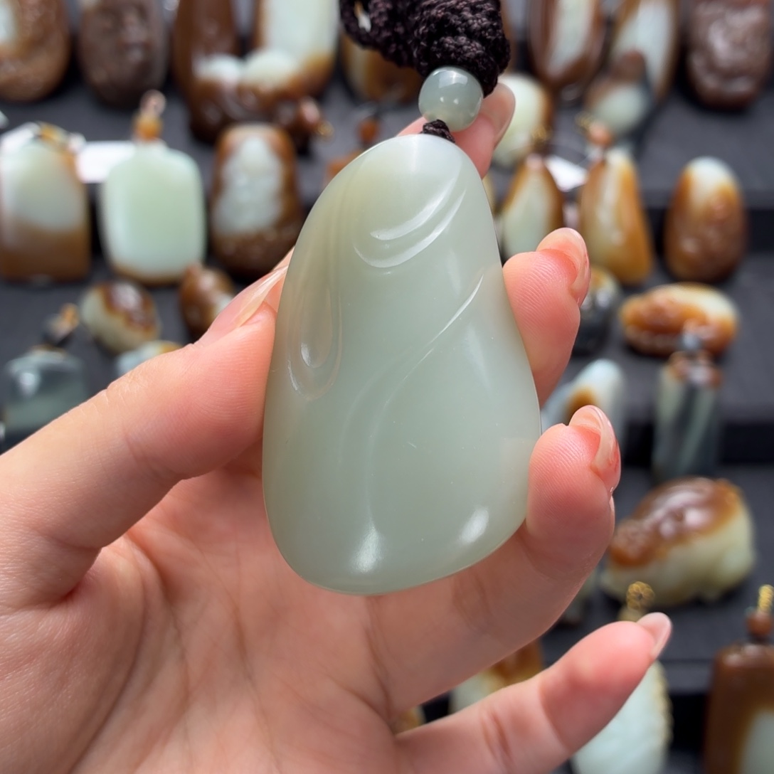 和田玉未镶嵌颈饰