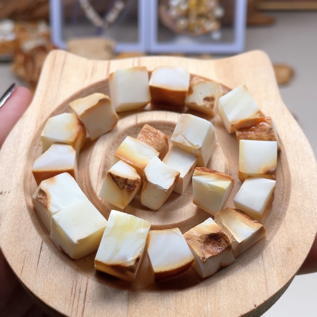 定制琥珀未镶嵌天然蜜蜡