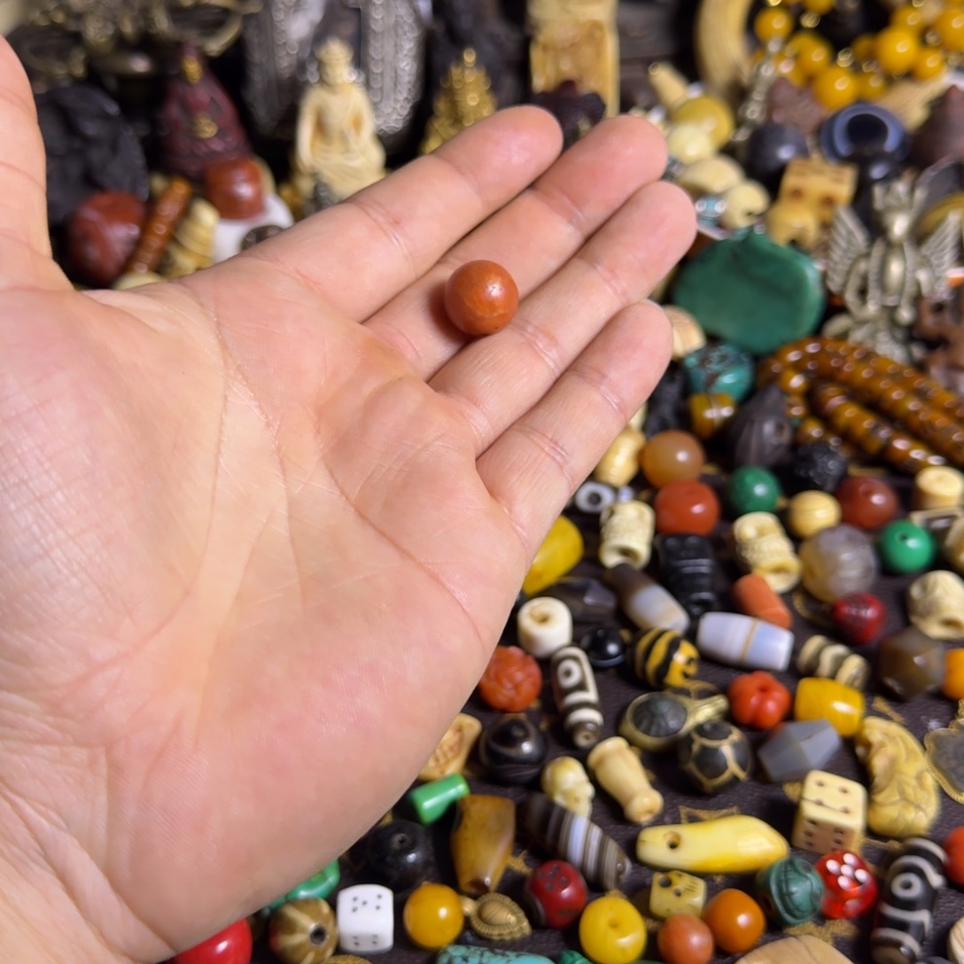 西***宇颈饰琉璃珠子如图