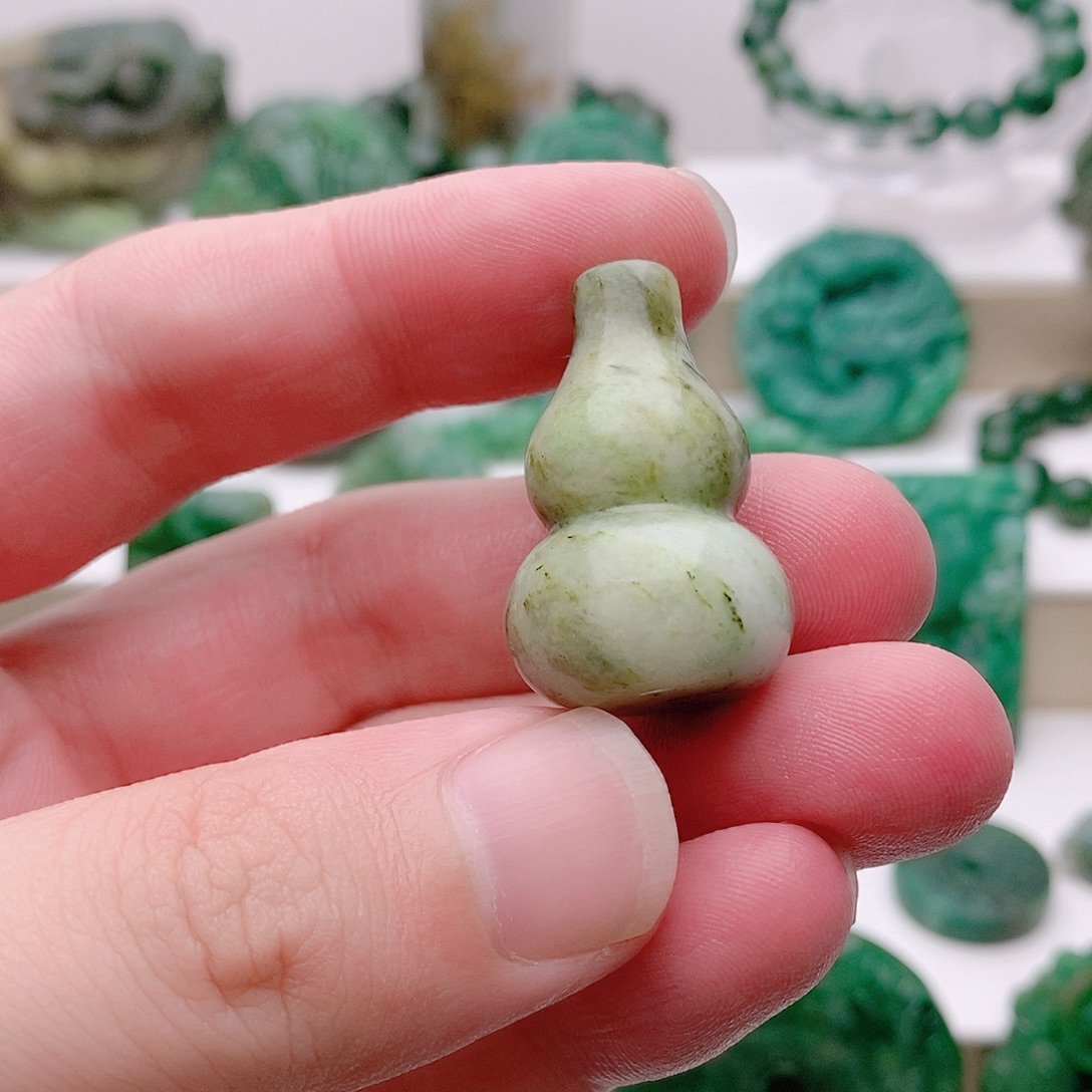 独山玉未镶嵌吊坠