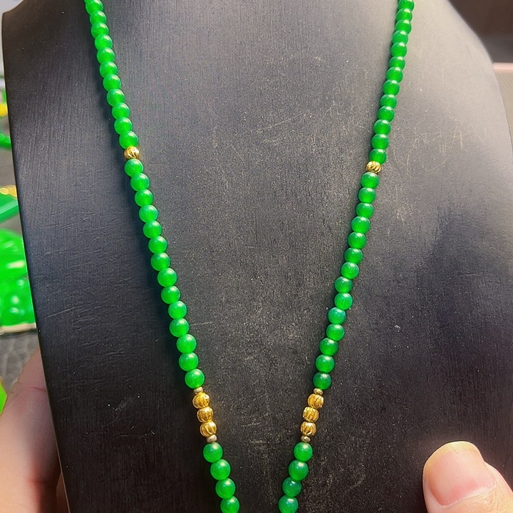 翡翠18K金镶嵌颈饰