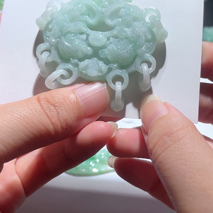 翡翠未镶嵌颈饰天
