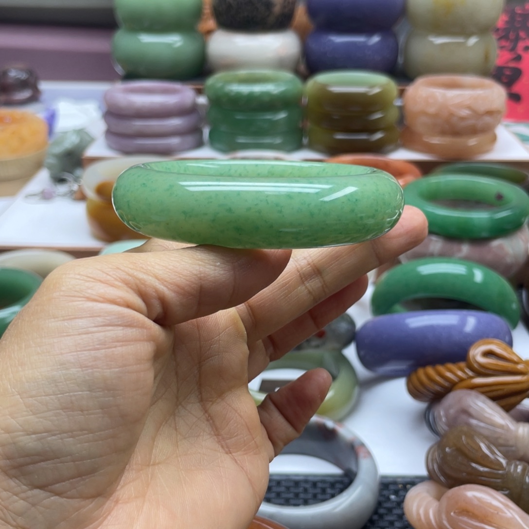 心***雨石英岩玉未镶嵌手镯