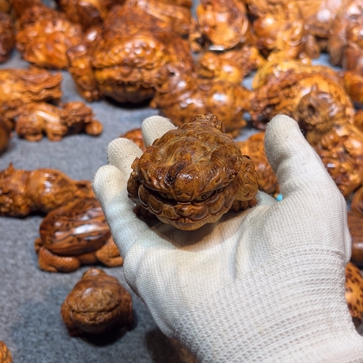 R***u柏木金蟾把件掌中宝