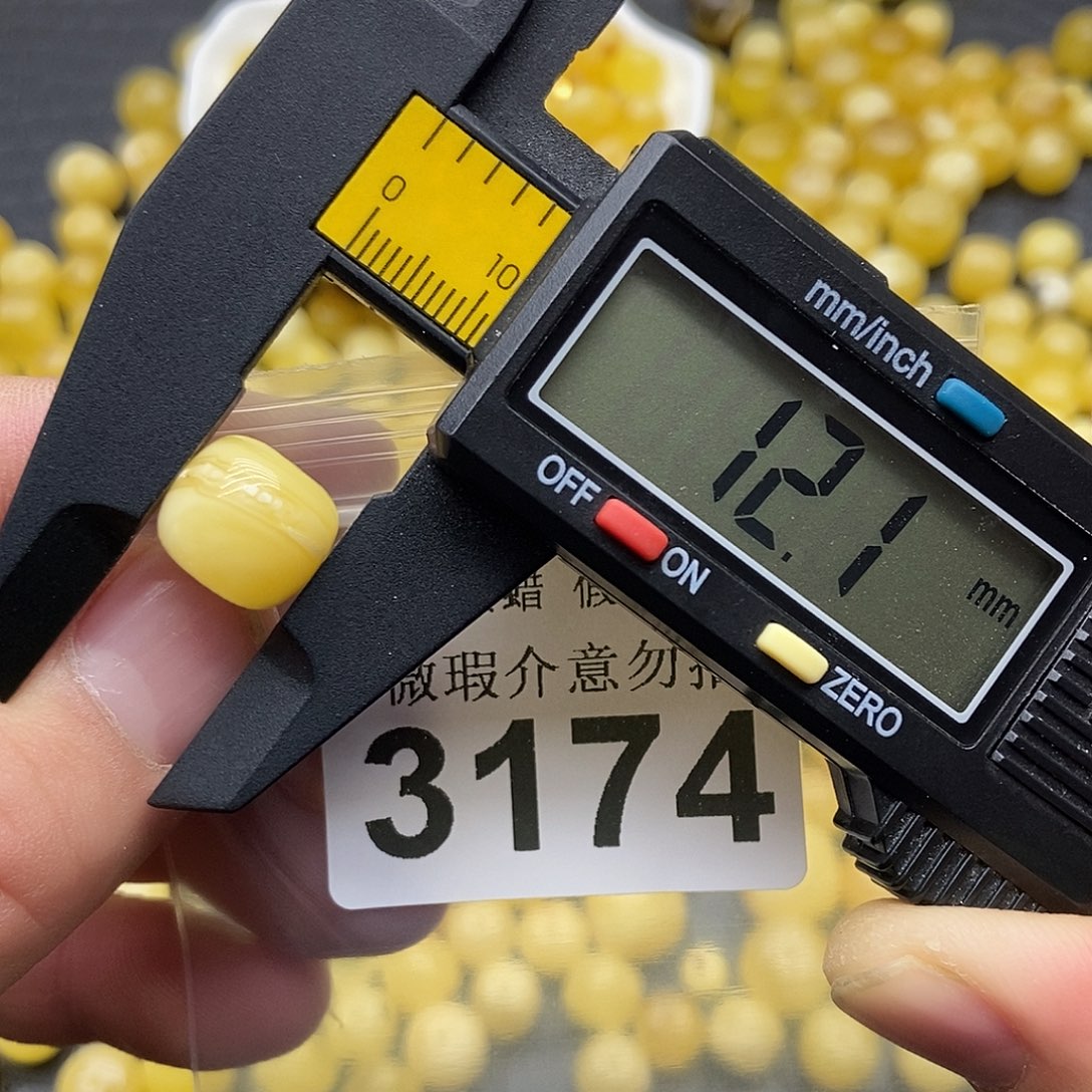 蜜蜡未镶嵌珠宝奇石3174