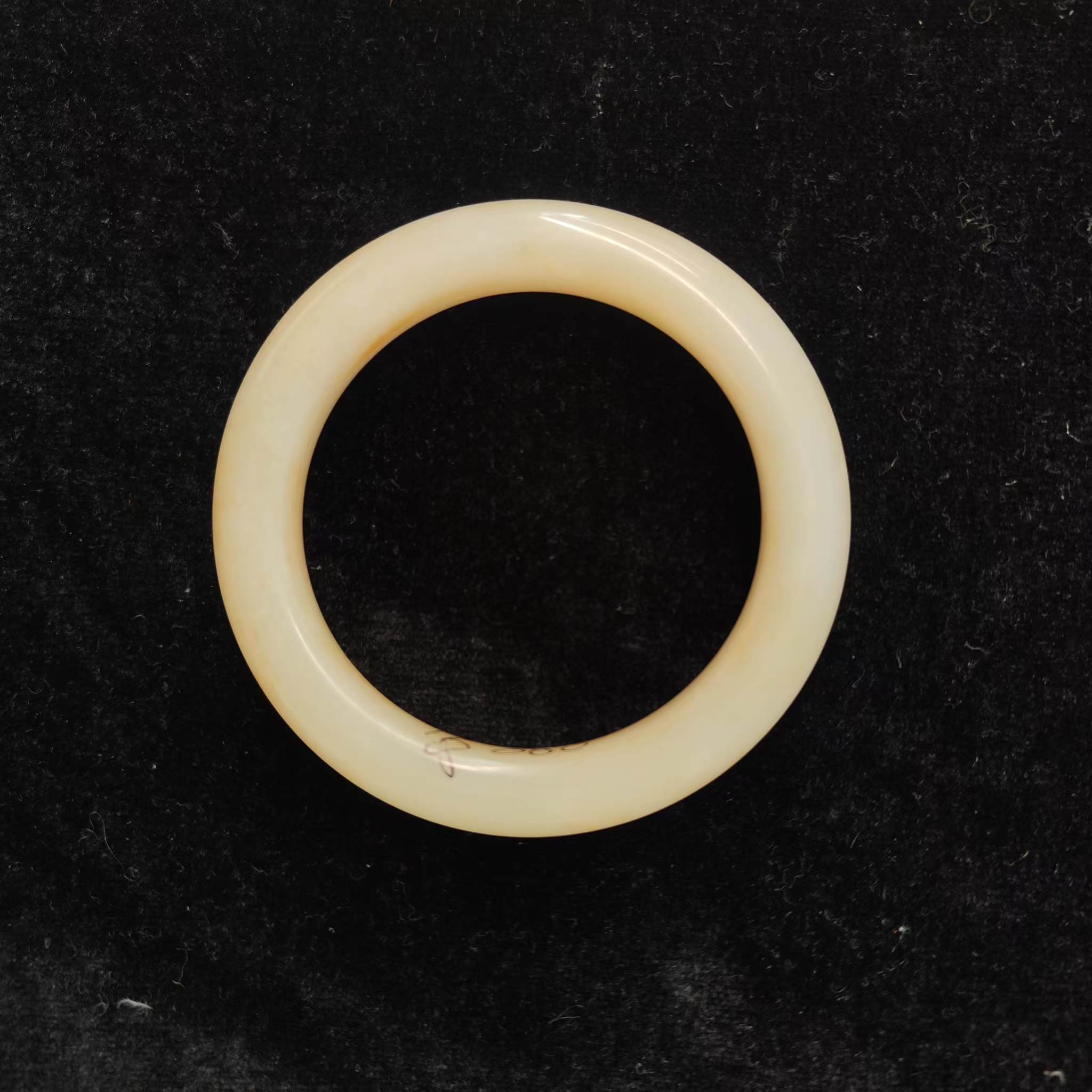 新疆和田玉手镯圈口56.4     正圈  32917