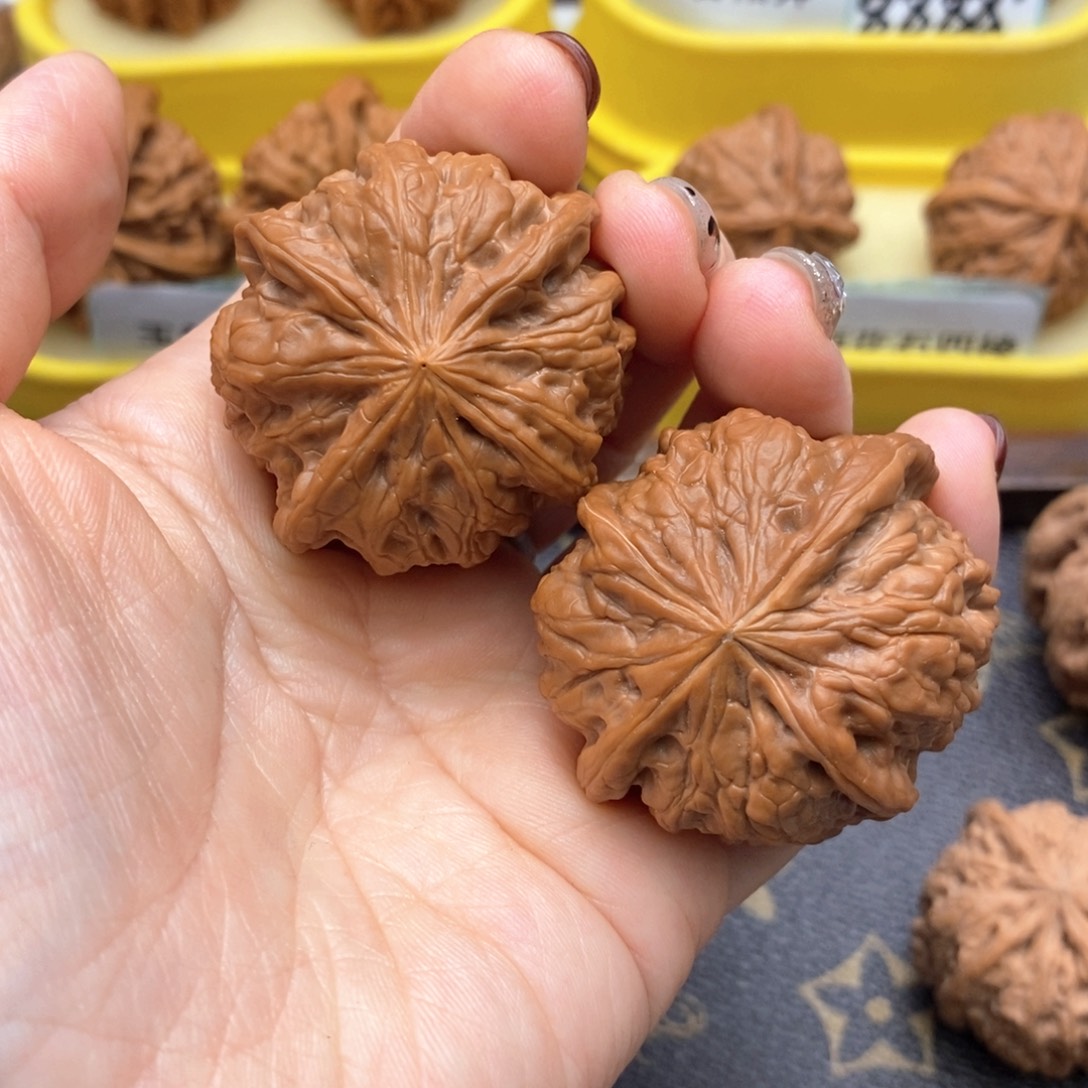 把件文玩核桃516号凹底四棱