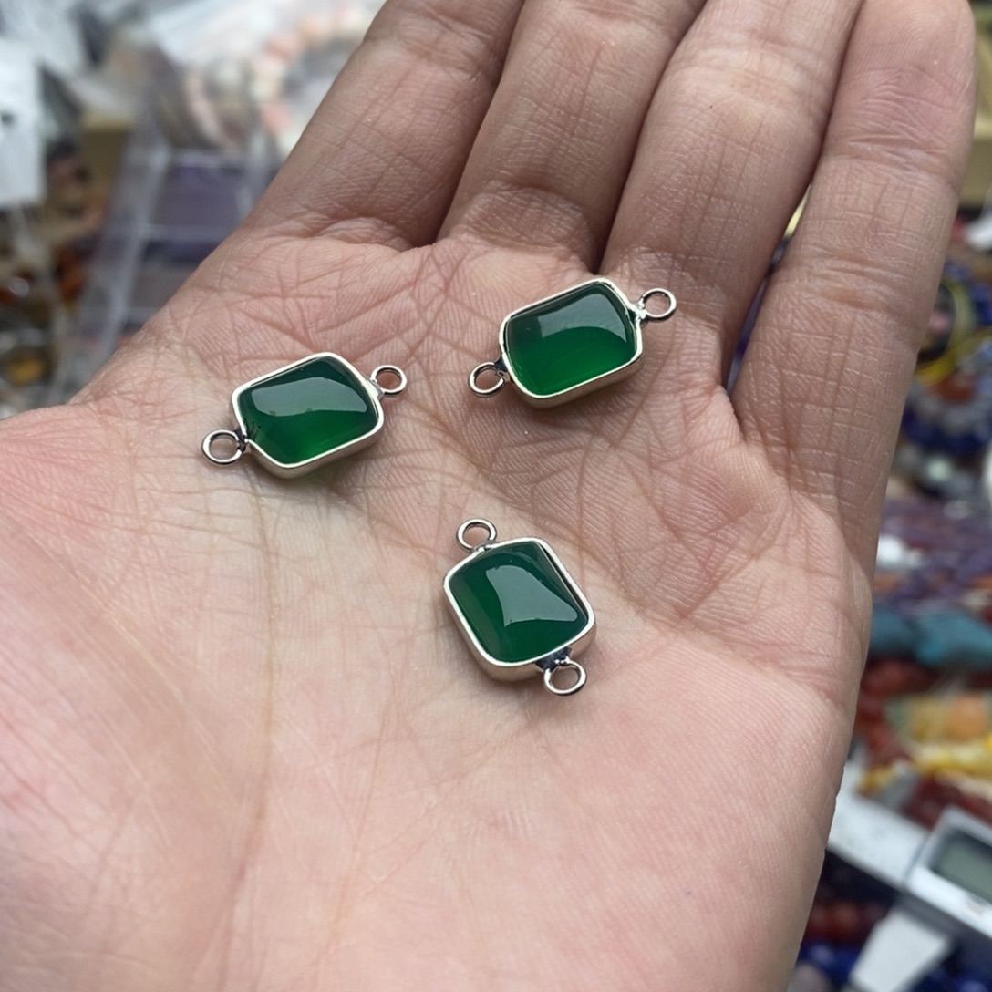 玛瑙/玉髓未镶嵌珠宝半成品一个深色绿玛瑙双