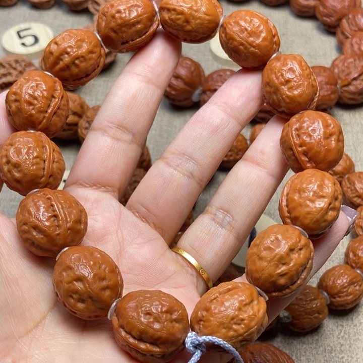 文玩核桃吊坠红皮小枣