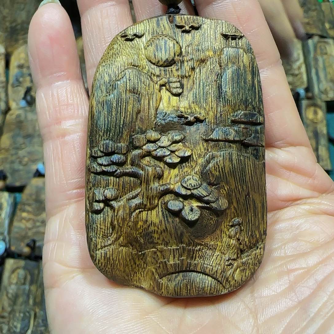 沉香吊坠海南高山老白奇金丝油红油山水牌带绳18.4克