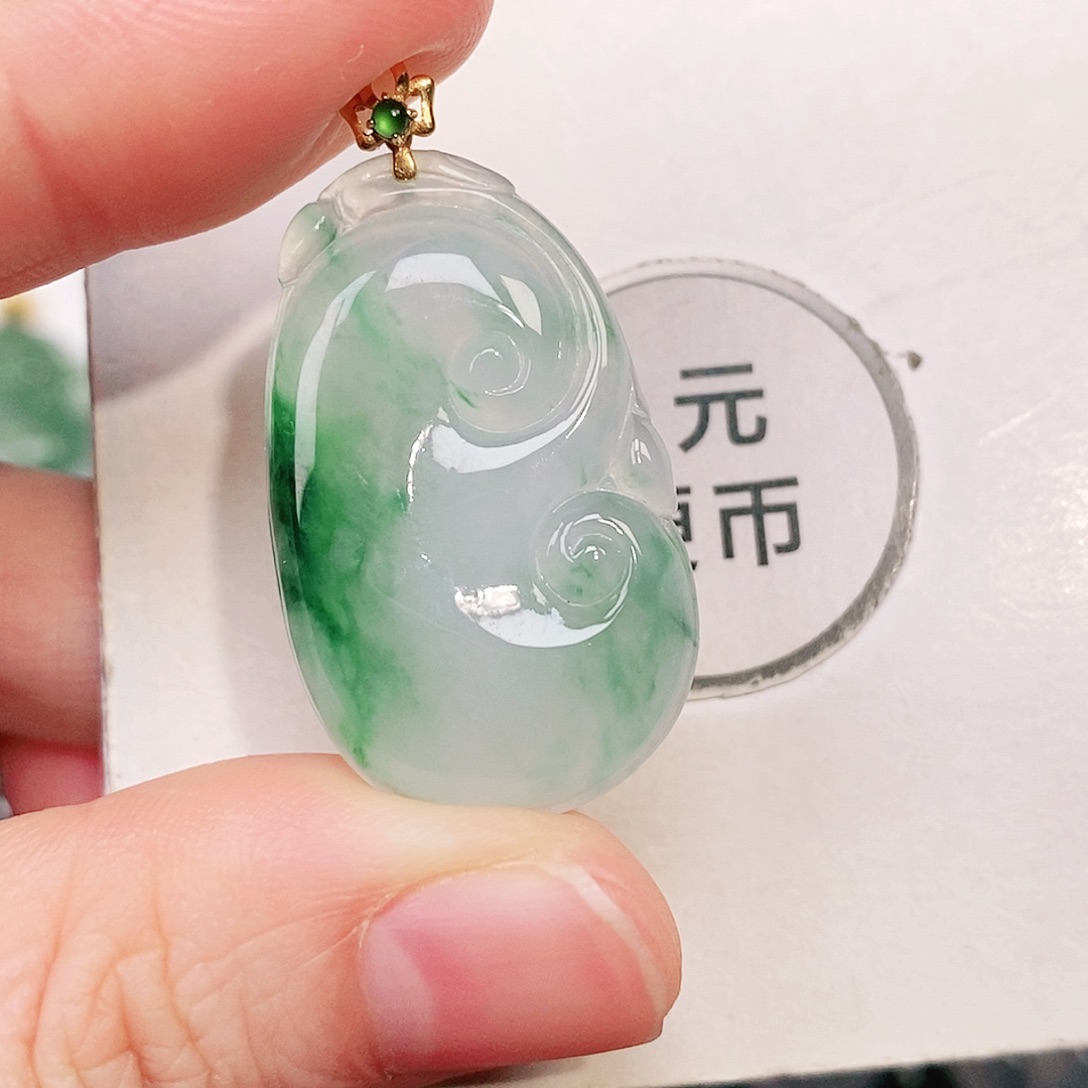 翡翠18K金镶嵌颈饰