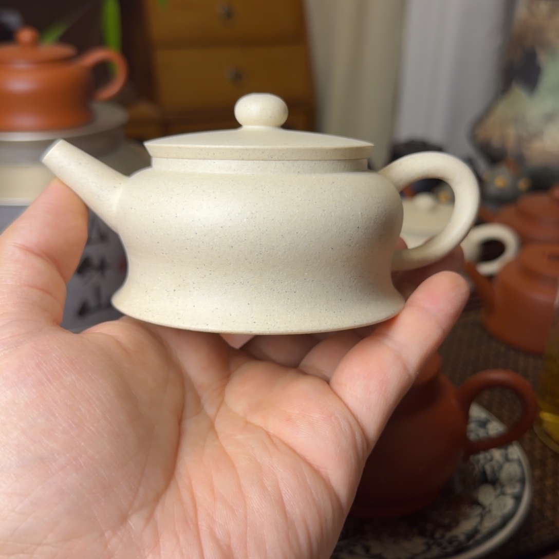 ღ****紫砂茶壶微瑕白段曲钟