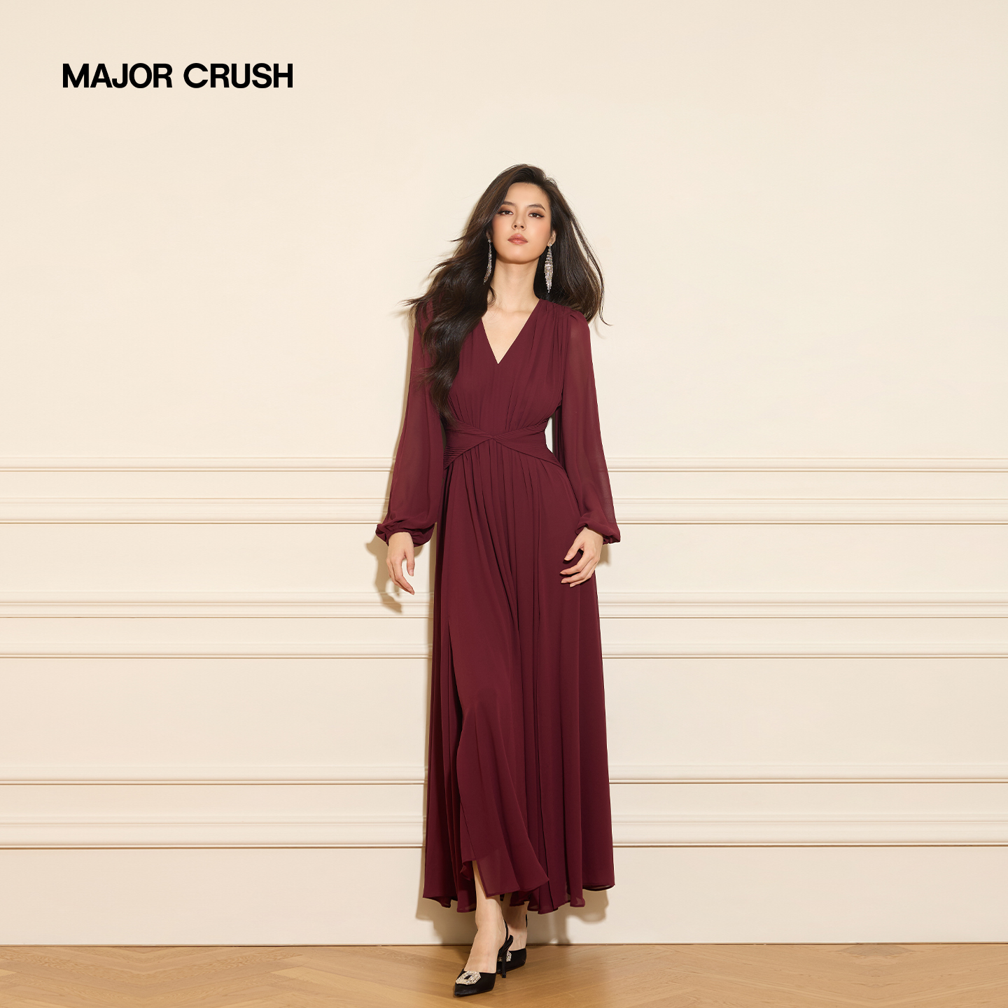 MAJOR CRUSH秋季复古红朗姆酒V领连衣裙高级感优雅流光风长裙7442