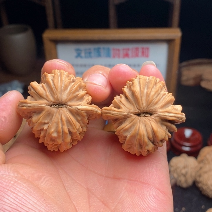 文玩核桃吊坠40楼子