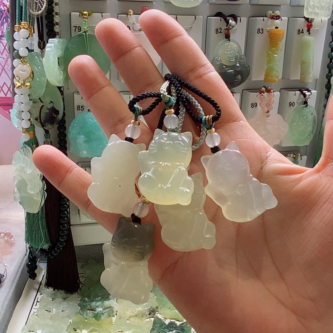 未镶嵌蛇纹石玉颈饰