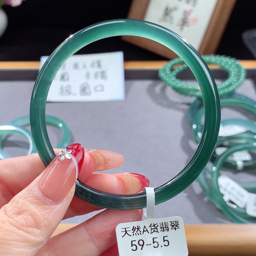翡翠手镯（圆镯）未镶嵌