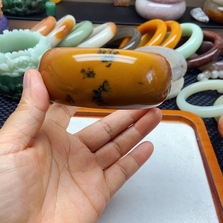 阳***姐石英岩玉佘太翠未镶嵌