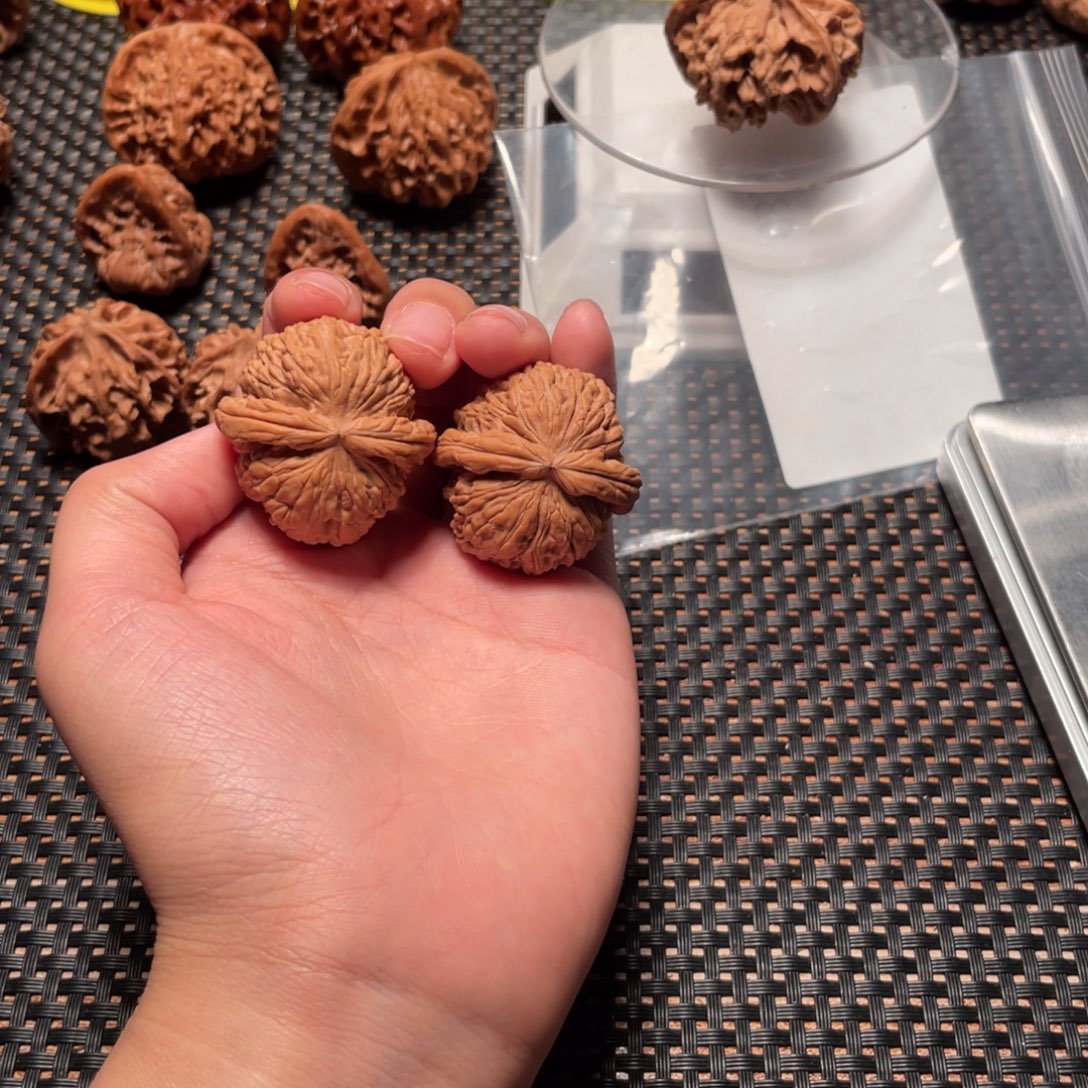 文玩核桃吊坠34白狮子