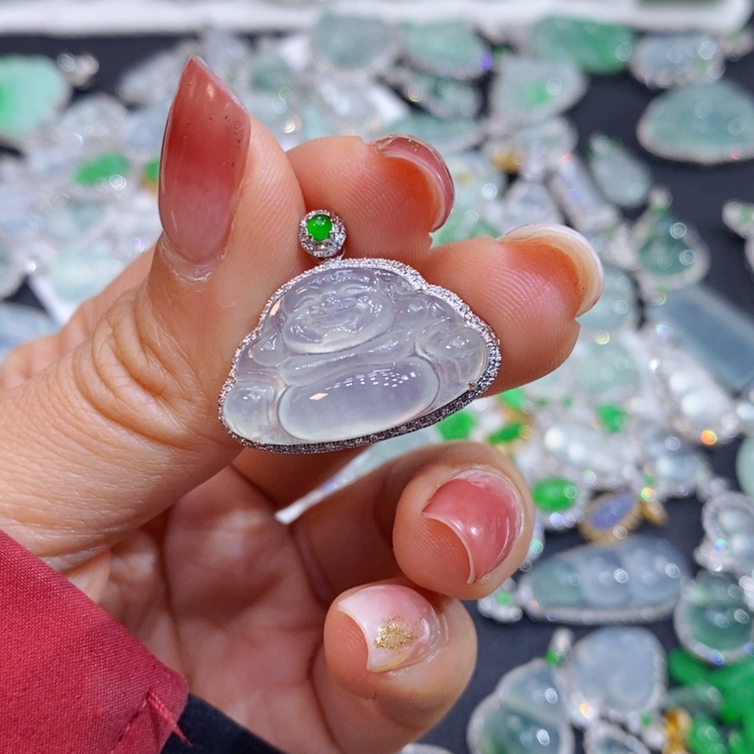 翡翠18K金镶嵌颈饰