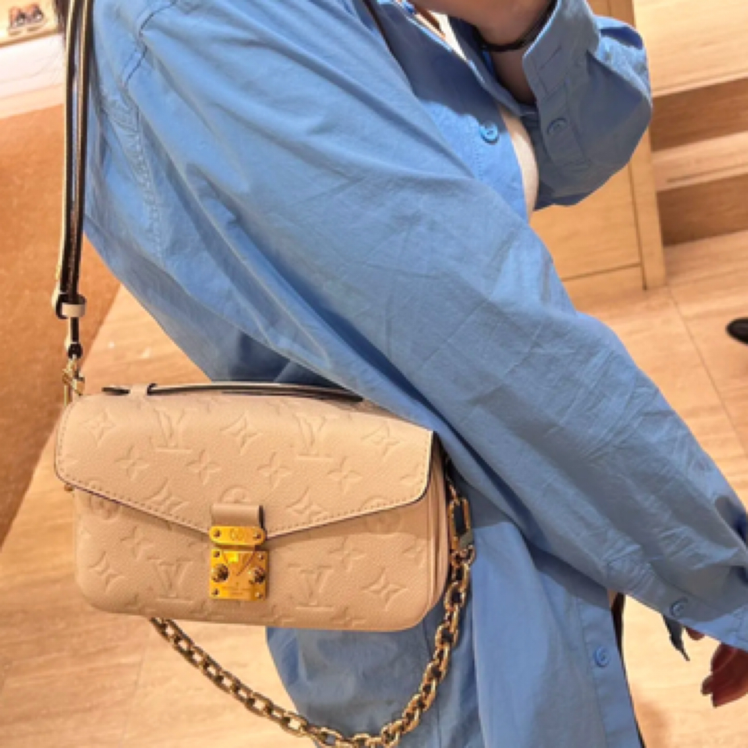 全新未使用 LouisVuitton/路易威登 粉 mini邮差盒子单肩包/73698