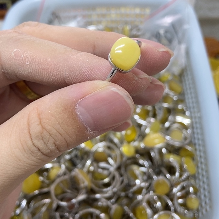 银S925镶嵌蜜蜡裸石戒指