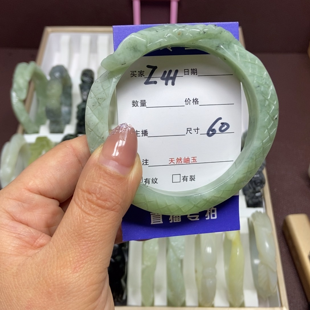 蛇纹石玉手镯未镶嵌