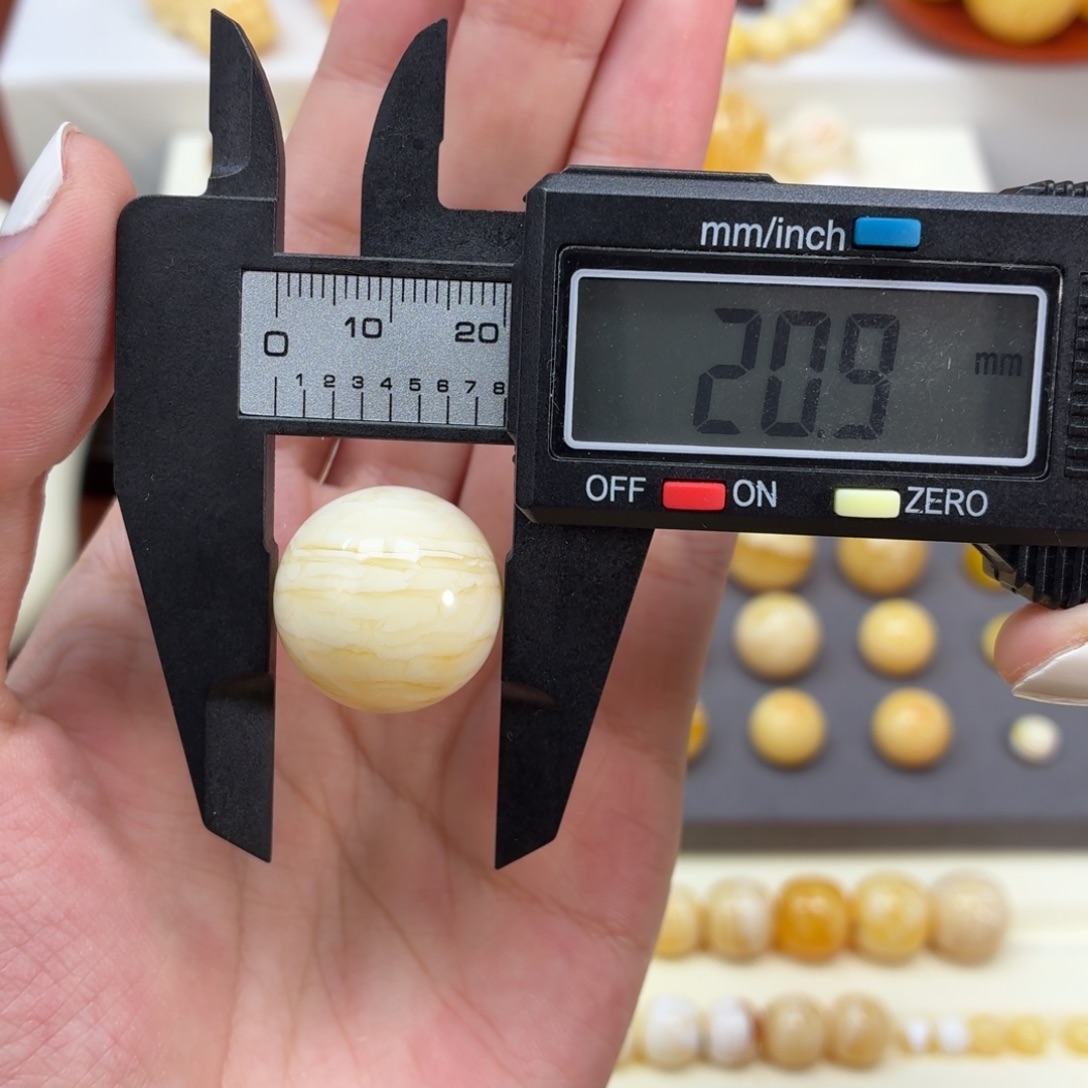 琥珀未镶嵌珠宝奇石焦皮白蜡虎皮纹圆珠20.9mm