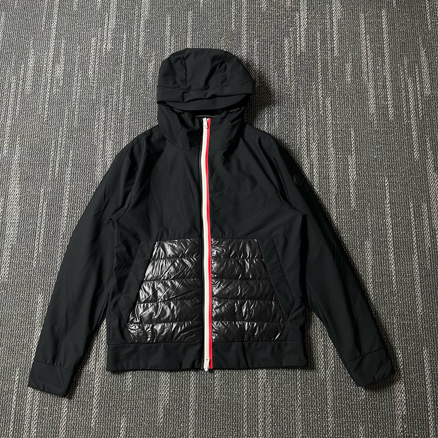 95新 MONCLER 口袋拼接设计连帽羽绒服/3码/9886