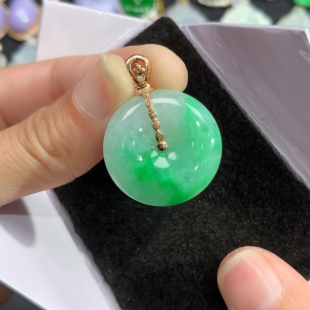 翡翠吊坠(赠链)18K金镶嵌