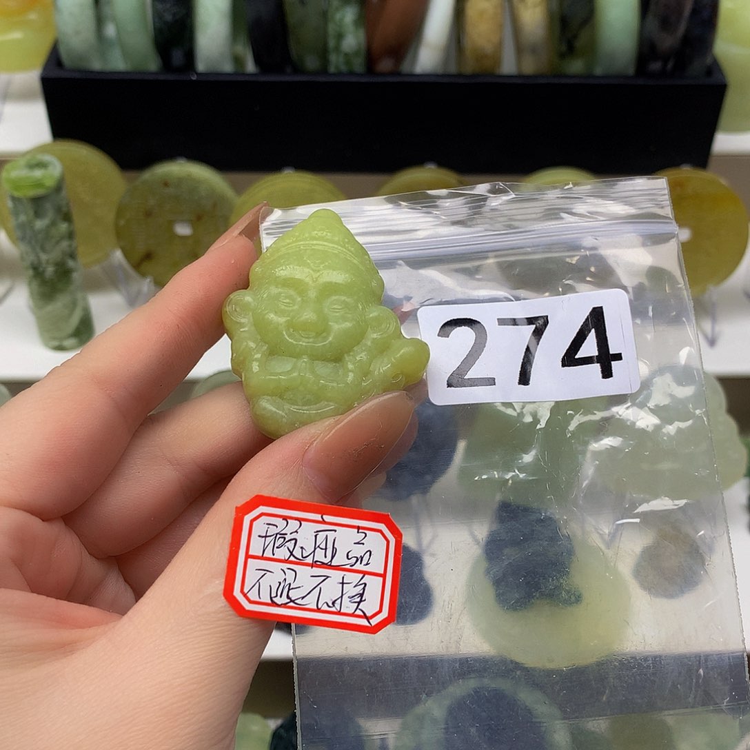 蛇纹石玉颈饰未镶嵌