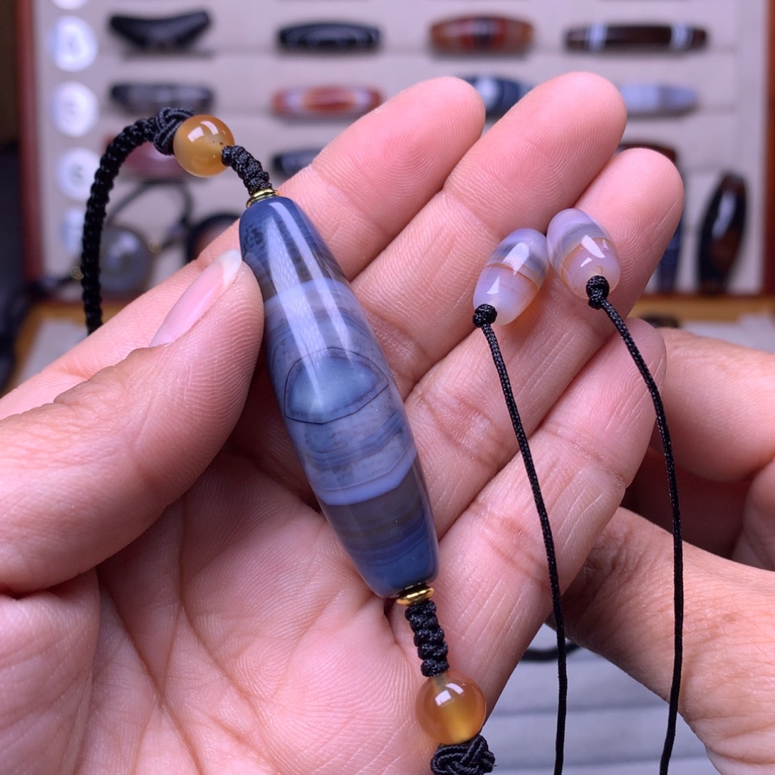 冬***学玛瑙/玉髓未镶嵌珠宝奇石