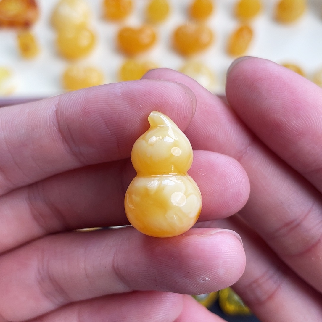 琥珀未镶嵌珠宝奇石