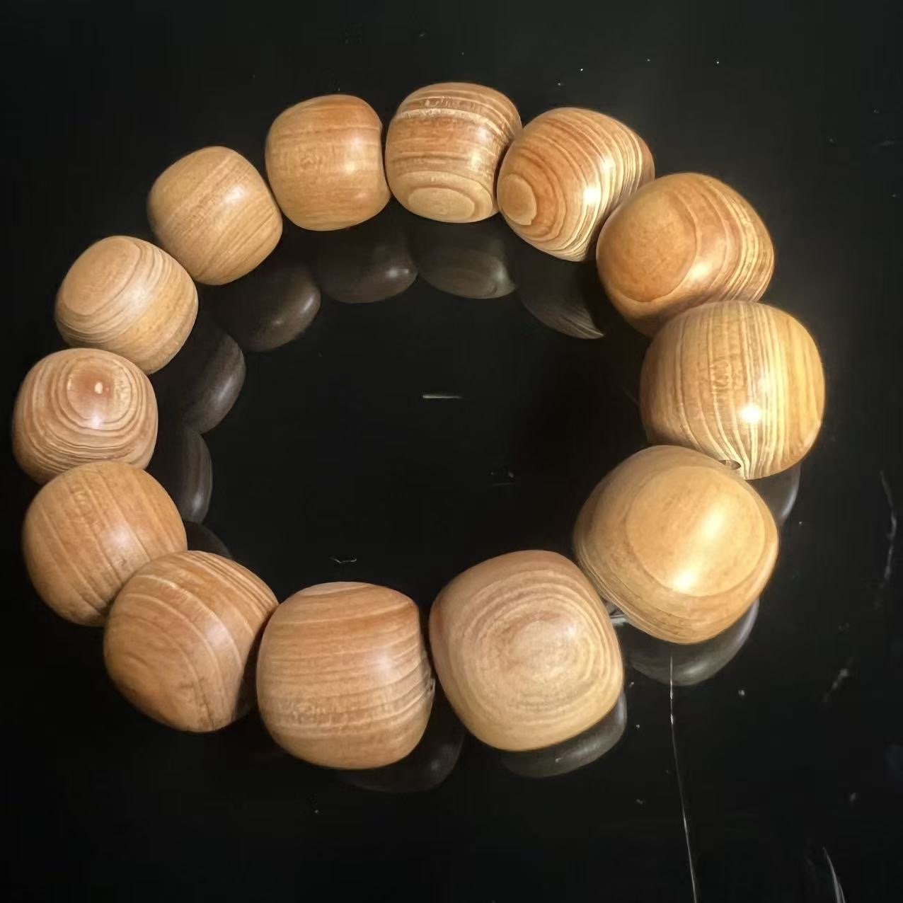 月南蜜兰香檀香老型17X18手串   1731