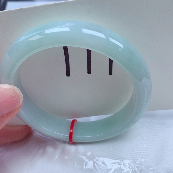 翡翠手镯未镶嵌翡翠