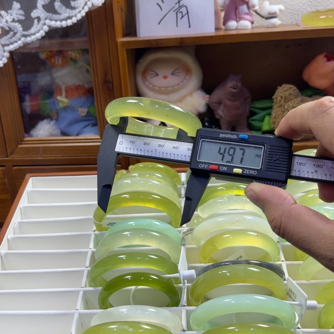 蛇纹石玉未镶嵌手镯325