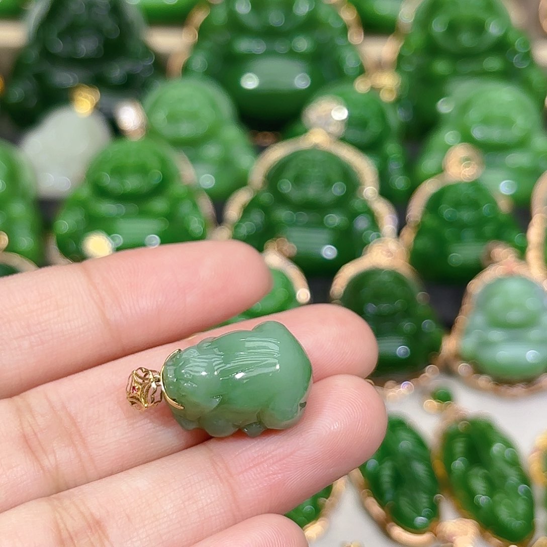 和田玉（碧玉）颈饰18K金镶嵌