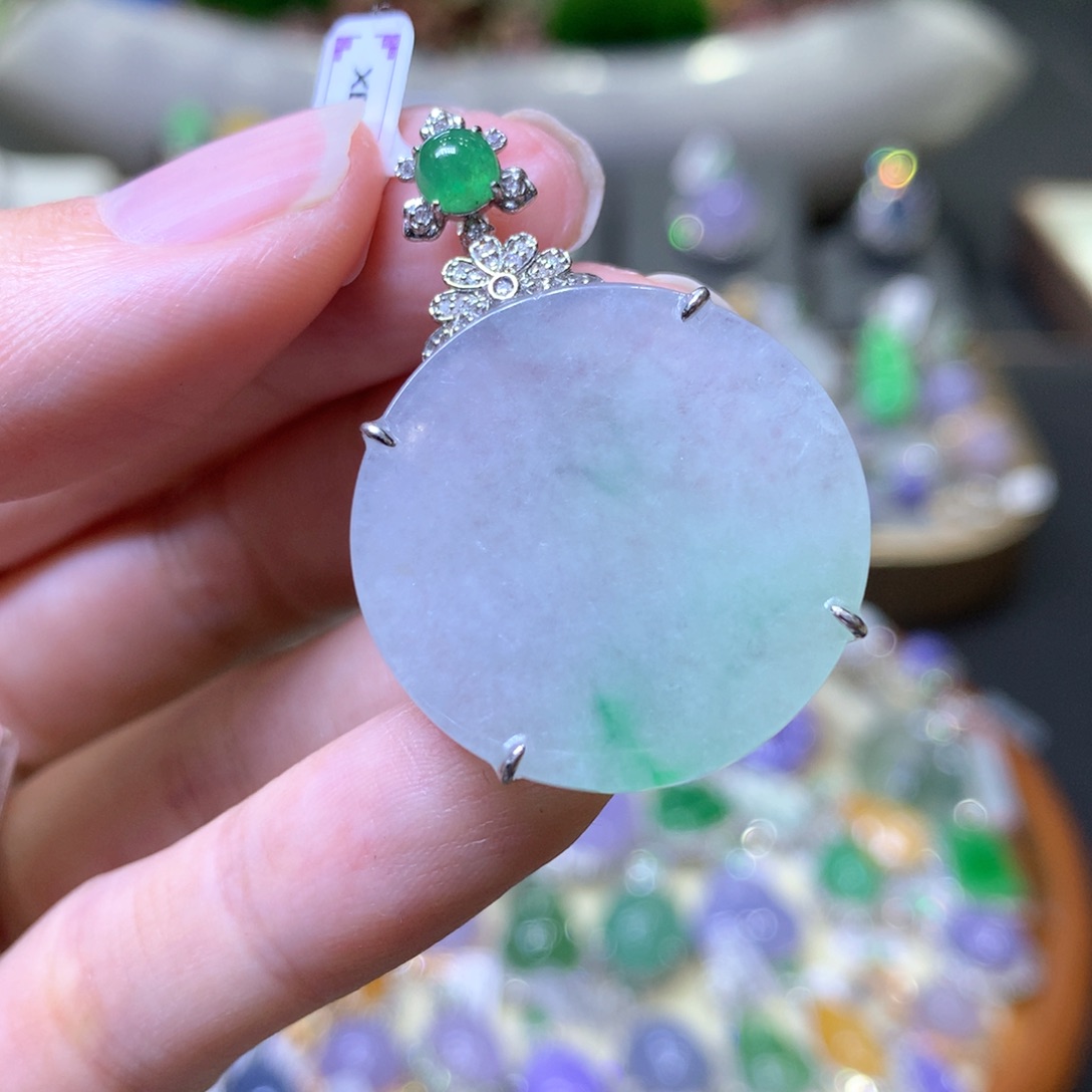 【闪购商品】翡翠颈饰18K金镶嵌翡翠吊坠项链