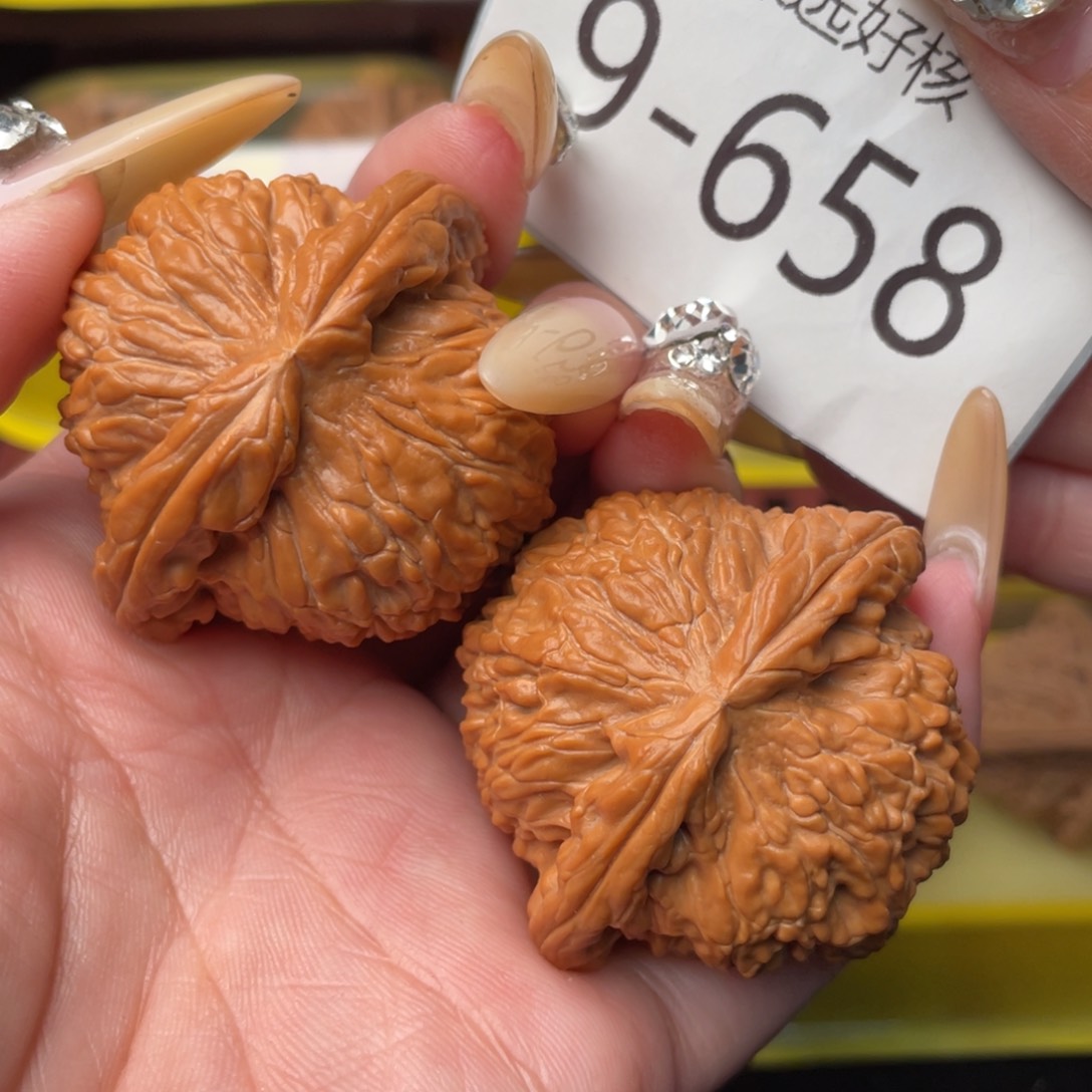 文玩核桃把件源**山45全品白狮子