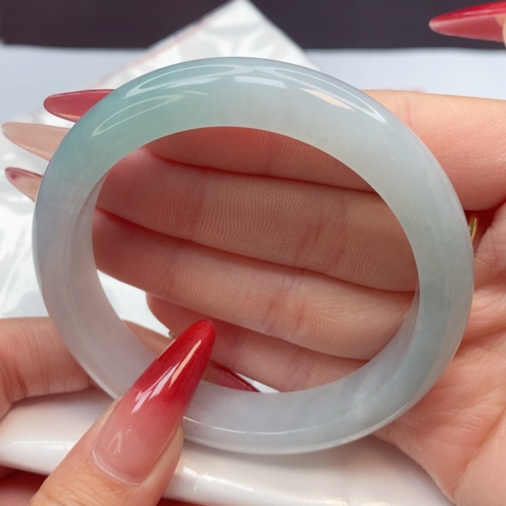 翡翠手镯未镶嵌57圈