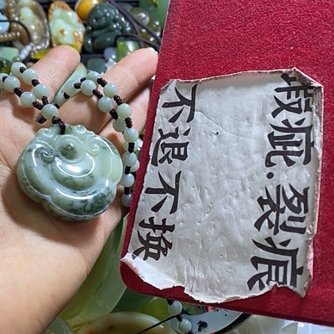 透闪石-蛇纹石玉颈饰未镶嵌