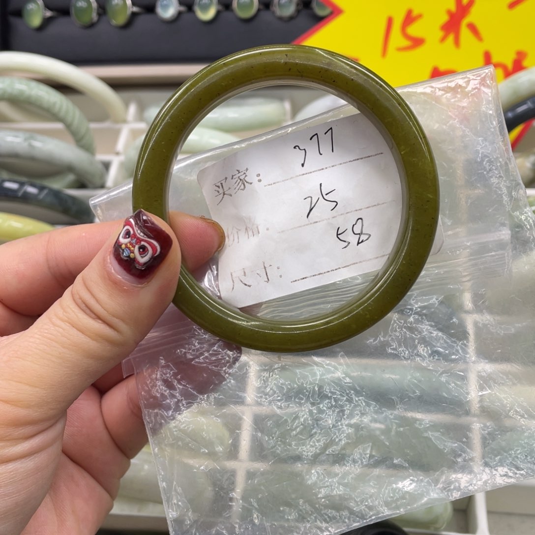 蛇纹石玉手镯未镶嵌