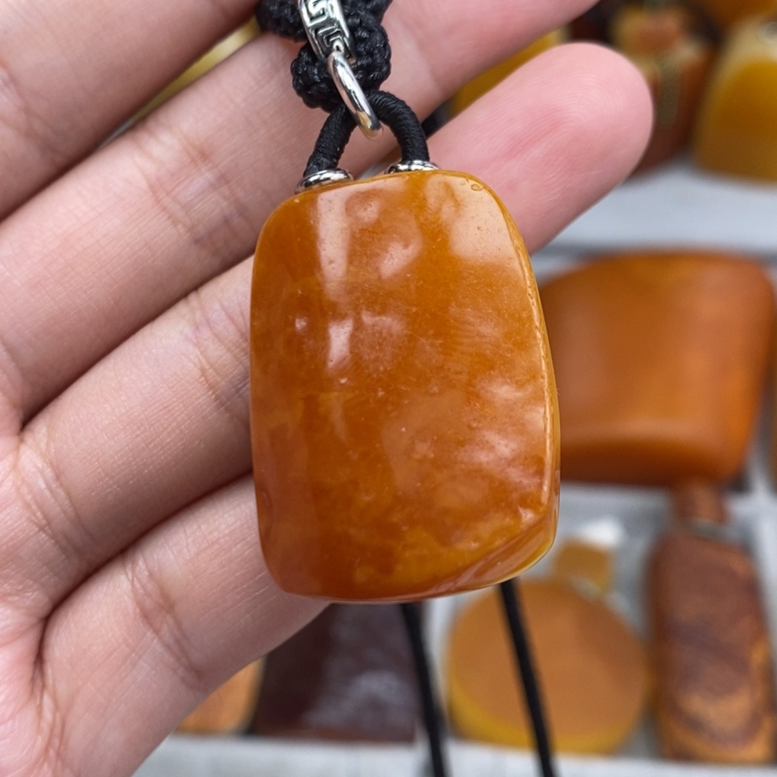 琥珀吊坠(赠链)未镶嵌