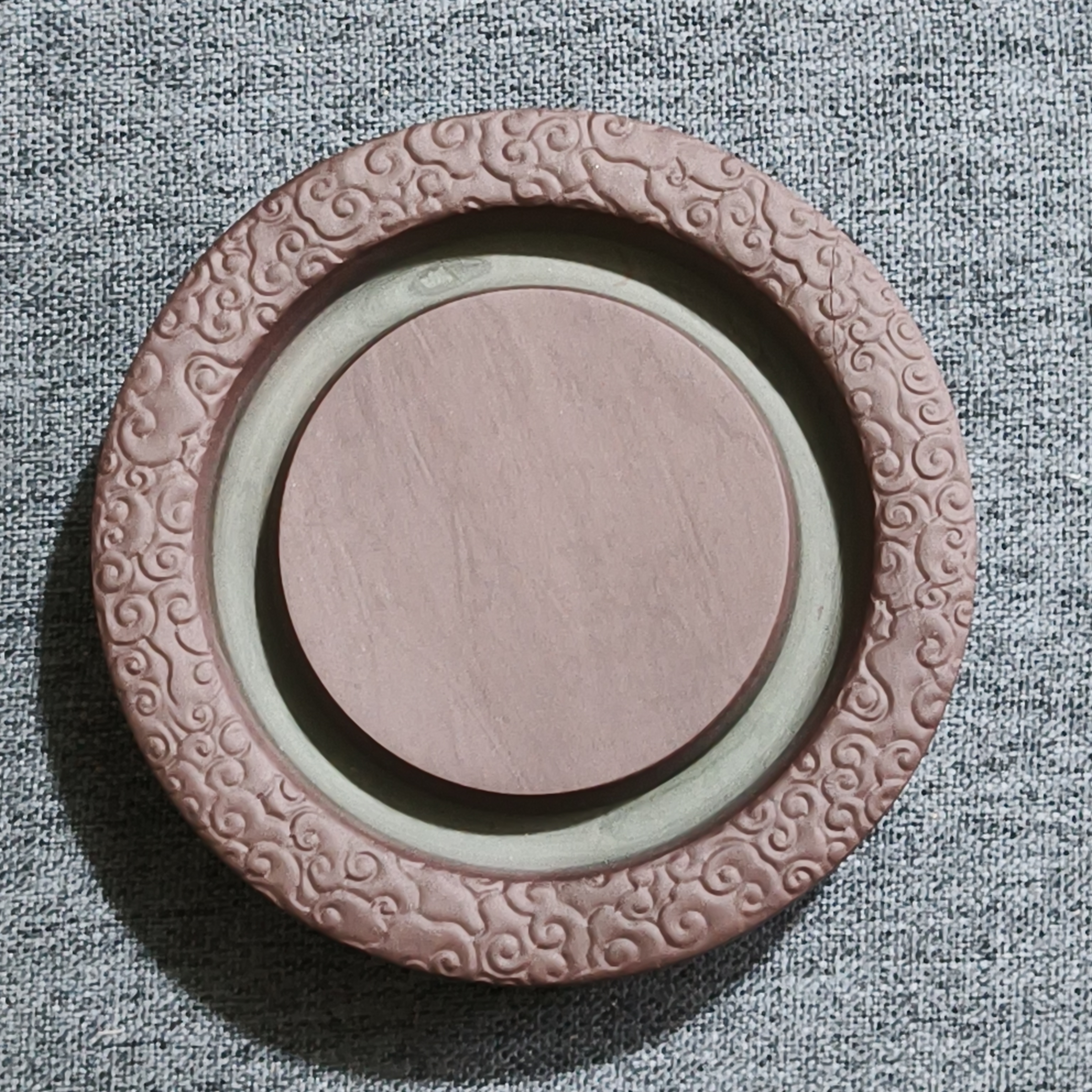 甘肃洮砚，西江双色圆池砚，尺寸11.4*11.4*2.6厘米