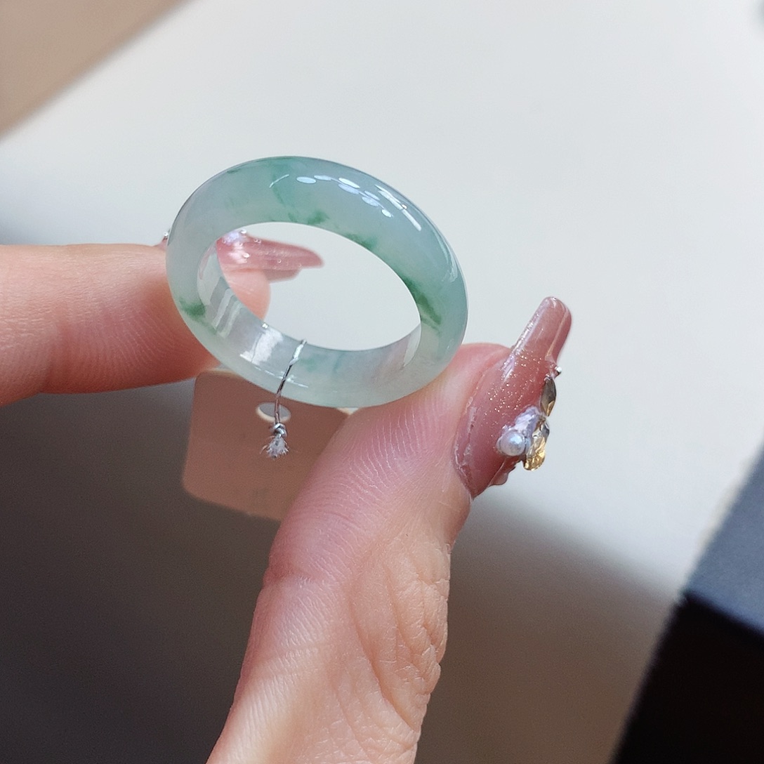 翡翠未镶嵌戒指伊**儿18号