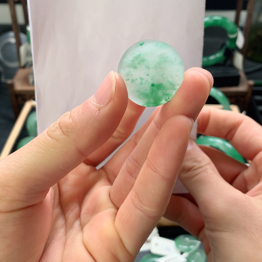 石英质玉吊坠未镶嵌