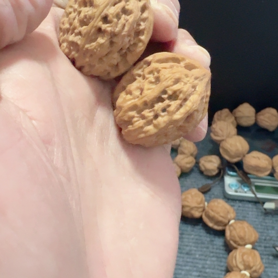 文玩核桃把件野生小众手捻核桃